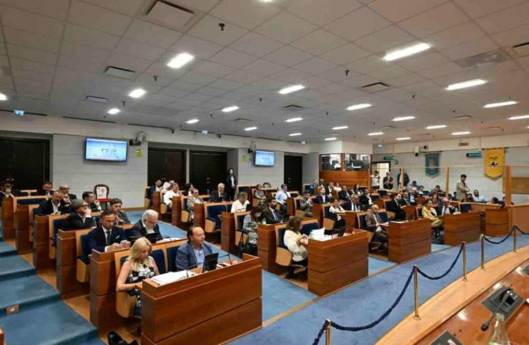 Campania, via libera all’assestamento di bilancio: approvata anche la rottamazione delle cartelle