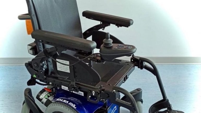 Carrozzina hi-tech da 23mila euro a un paziente con Sma: il Tribunale condanna l’Asl Napoli 1 Centro
