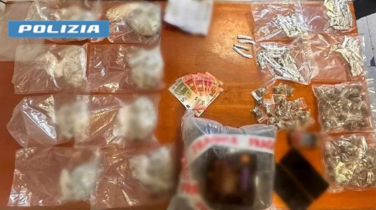 Casoria, fugge all’alt della polizia: aveva quasi due chili di stupefacenti