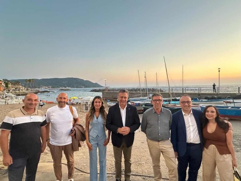 Castellabate inaugura la spiaggia inclusiva «A Mare Tutti» per persone con disabilità