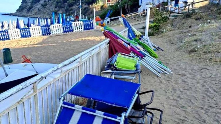 Castellabate, sequestrata una struttura abusiva e oltre 130 attrezzature balneari
