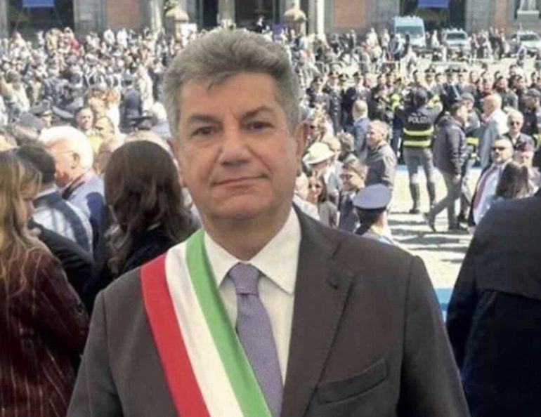 Castellammare, comune colonizzato dai clan: ecco come la giunta Vicinanza si è arresa alle cosche