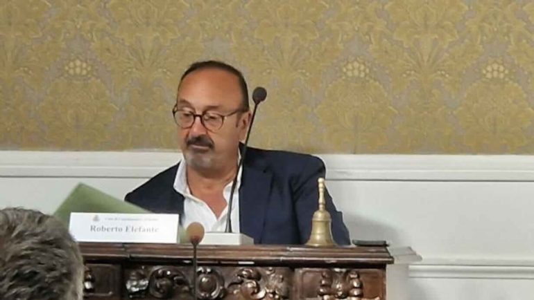 Castellammare, gli «affari pericolosi» del presidente del consiglio comunale, Roberto Elefante
