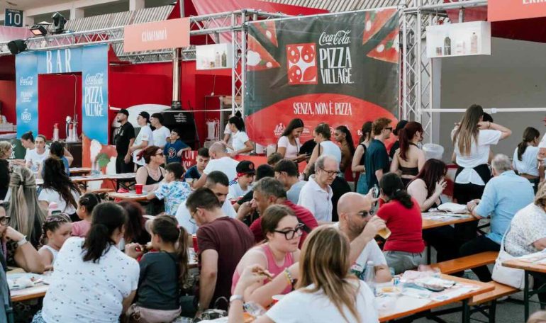 Cercasi assaggiatore ufficiale di pizza: il Pizza Village lancia la candidatura più golosa dell’estate
