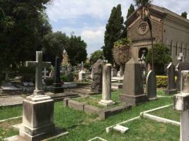 Cimiteri di Napoli, pubblicato il bando per assegnare oltre 3mila loculi e cellette