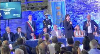 Claudio Bisio riceve la cittadinanza onoraria di Castellabate