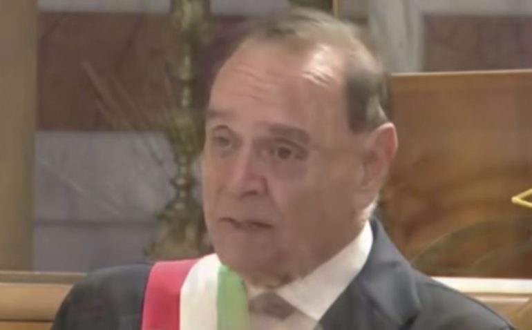 Benevento, l’annuncio choc del sindaco Mastella: «Sono malato, pregate per me»