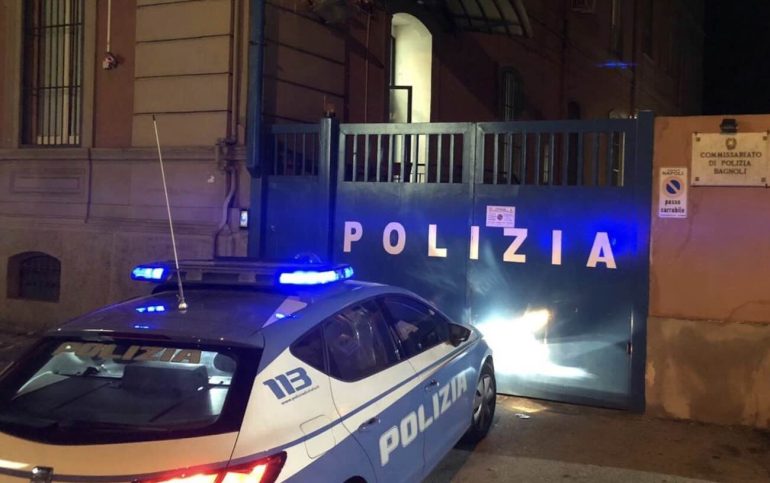 Napoli, lite per viabilità: 28enne aggredito e accoltellato alla nuca da tre persone. Indaga la polizia