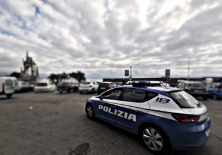 Controlli straordinari a Marechiaro, sanzioni e sequestri