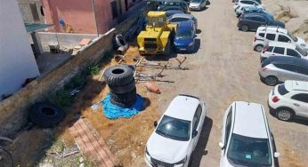 Destra Volturno, spiaggia trasformata in discarica e strada ristretta per il lido: scatta la denuncia