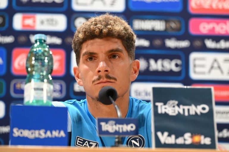 Di Lorenzo giura amore agli azzurri: «Napoli è casa mia, qui vorrei chiudere la carriera»