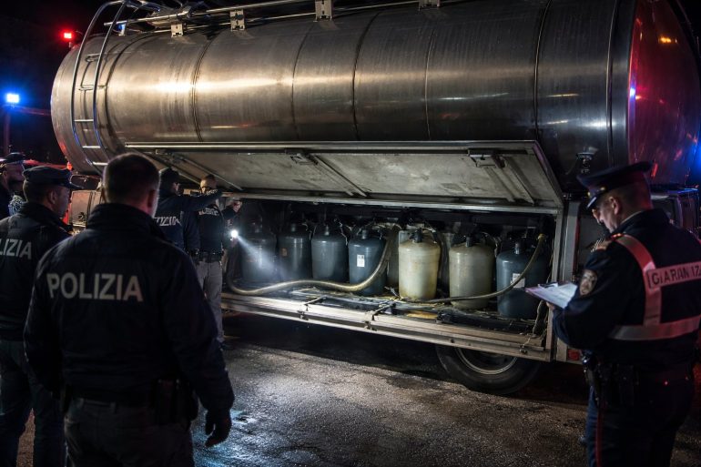 Dietro il sequestro di 113 kg di cocaina a Napoli: come funziona il narcotraffico e i sistemi di occultamento