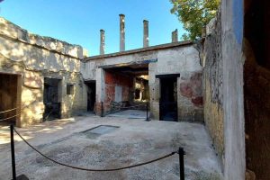 Ercolano, dopo trent’anni riapre la Casa del Mobilio Carbonizzato: restaurata l’antica domus