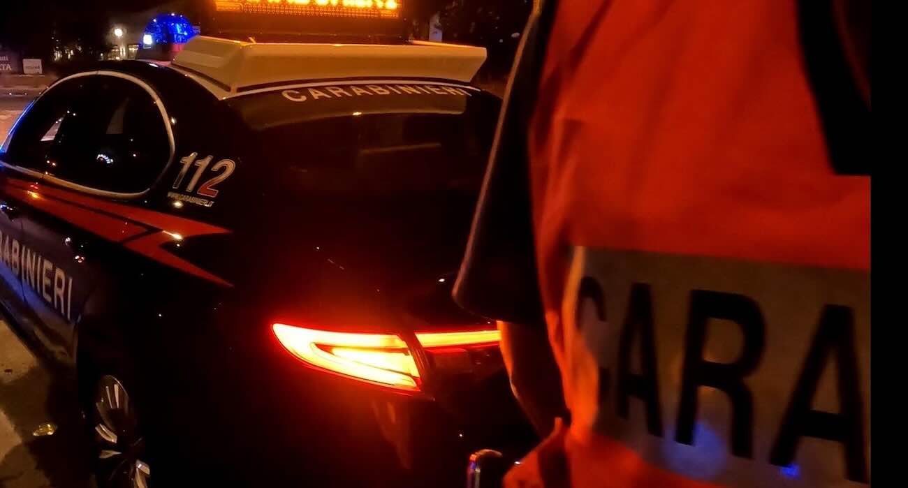Fuga Inutile a Maddaloni: Due Giovani Fermati con 12 Grammi di Hashish