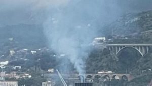 Fumi anomali dalle navi nei porti di Napoli e Salerno, ambientalisti presentano due esposti