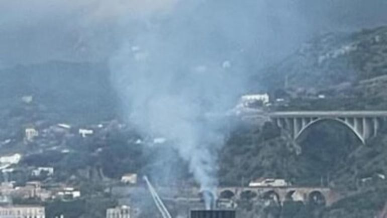Fumi anomali dalle navi nei porti di Napoli e Salerno, ambientalisti presentano due esposti