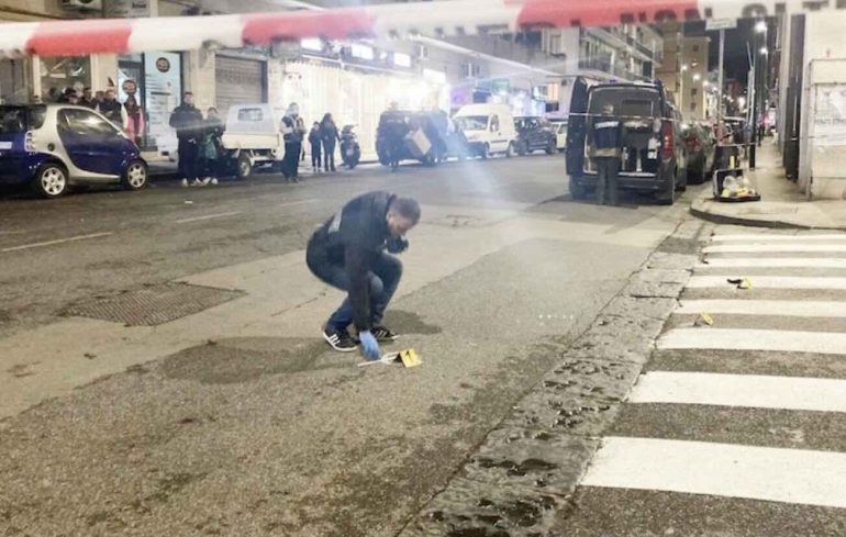 Guerra di camorra a Fuorigrotta arrestati due fedelissimi del clan Iadonisi: avevano anche rapinato il calciatore Neres