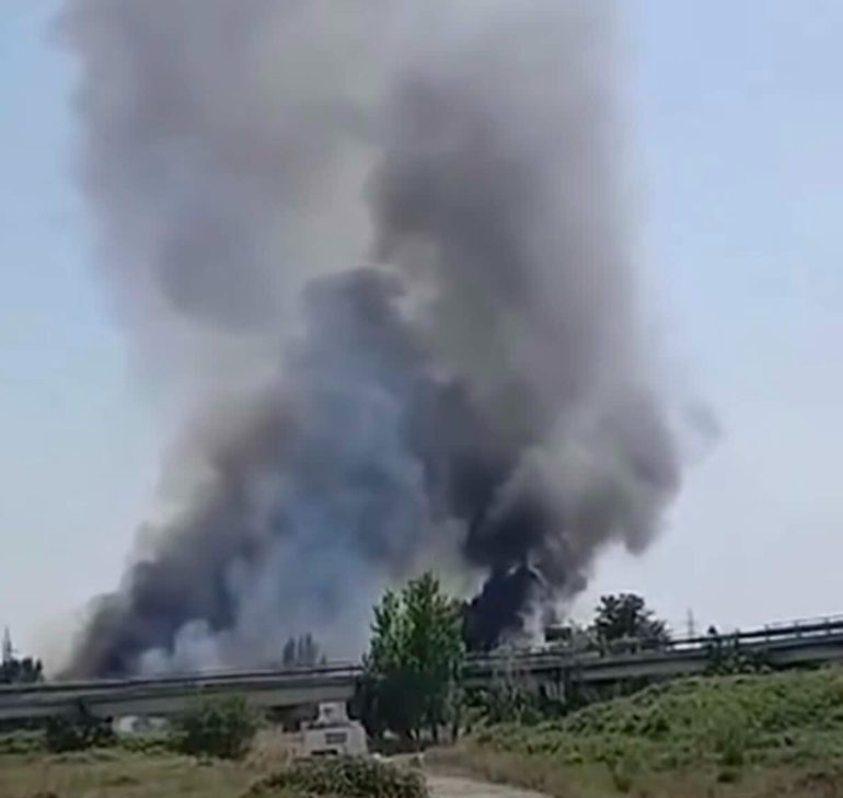 Incendio a Caivano, scatta il monitoraggio Arpa su diossine e sostanze tossiche