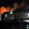 Incendio a Scafati: in fiamme un capannone industriale vicino alla chiesa di Sant’Antonio Vecchio