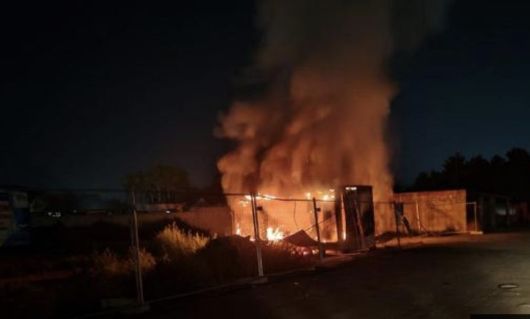 Giugliano: in fiamme container per la rimozione rifiuti, allarme del commissario Vadalà