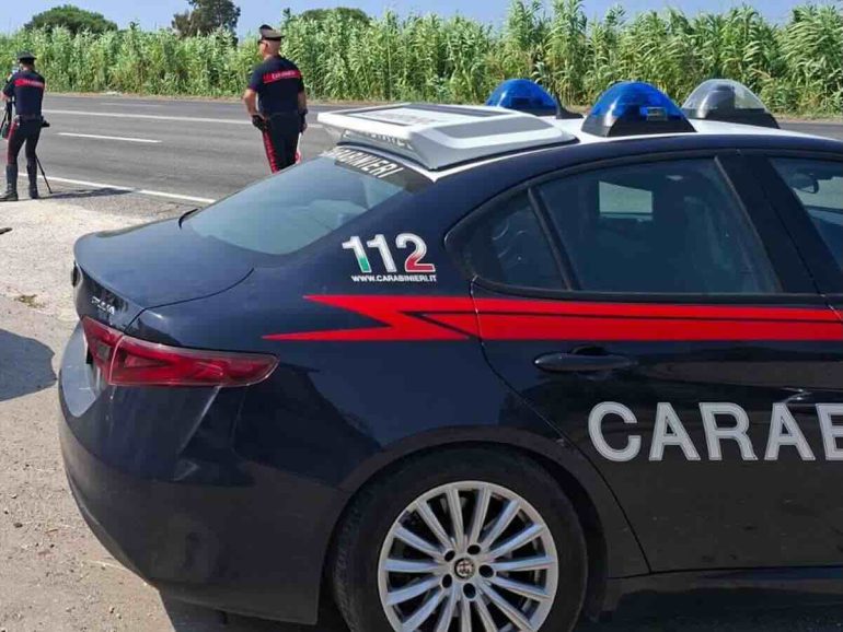 Incendio sulla Domitiana a Mondragone: salvati due anziani
