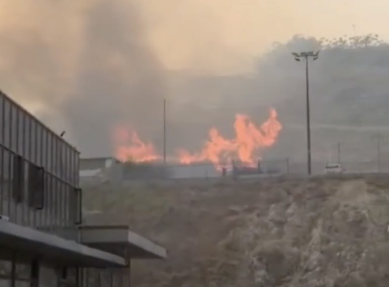Incendio tra Pozzuoli e Agnano, fiamme sotto controllo dopo una notte di interventi: indaga la Procura