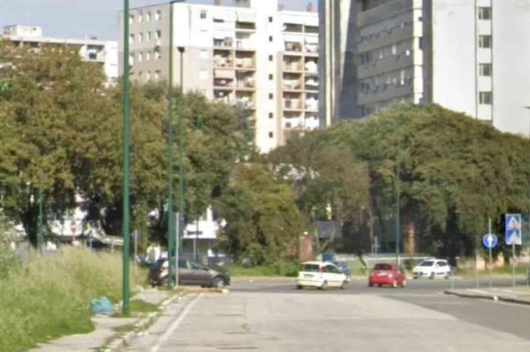 Inseguimento a Scampia, tenta di disfarsi del cobret: preso pusher 42enne