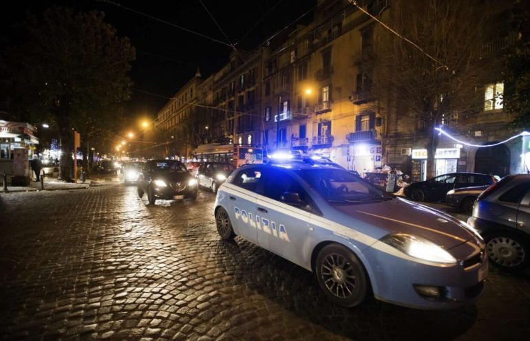 Napoli, inseguimento a Via Foria: giovane arrestato dopo fuga spericolata