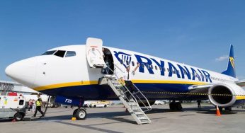 Volo Ryanair Napoli-Venezia, partenza con oltre 10 ore di ritardo: passeggeri fatti salire e poi scendere
