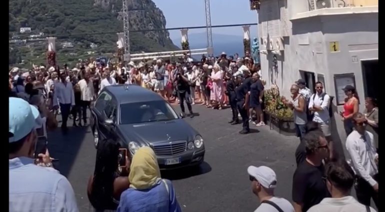 L’ addio a Peppino di Capri: applausi e emozioni