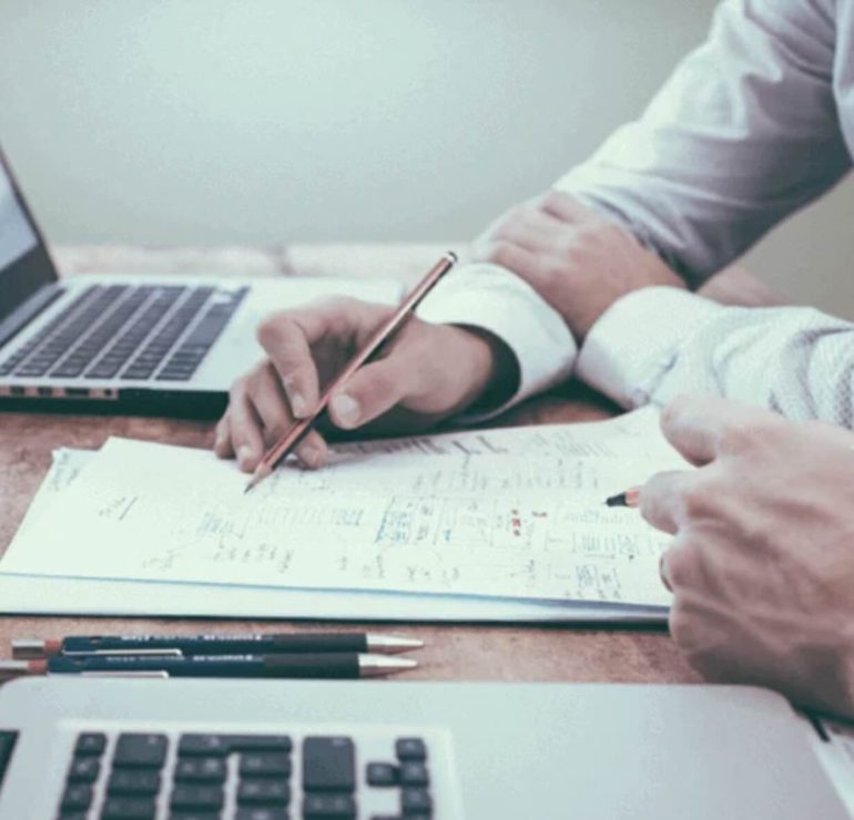 Lavorare o sposarsi all’estero: la guida ai documenti che i campani sottovalutano