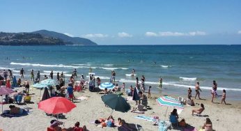 Malore fatale in spiaggia ad Agropoli: muore una donna di 78 anni sul lungomare San Marco
