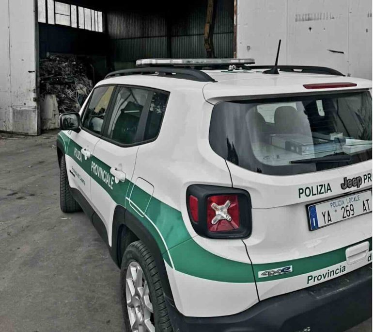 Marcianise, sequestrato deposito abusivo di rifiuti pericolosi: denunciato un imprenditore