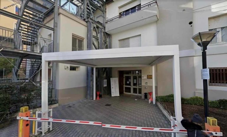 Gravidanza rarissima sulla cicatrice di quattro cesarei, salva una giovane a Salerno