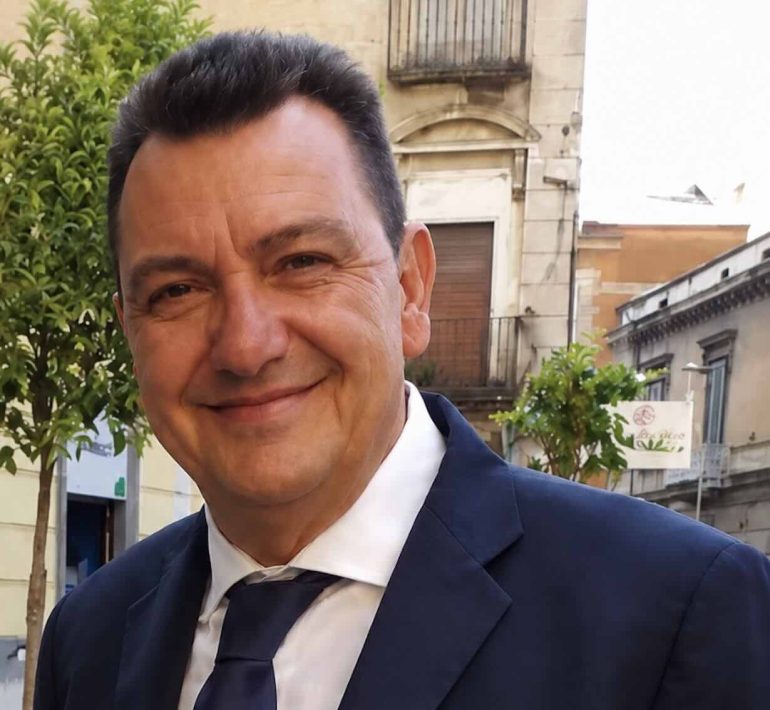 Melito, tragico schianto in corso Europa: muore un centauro di 62 anni