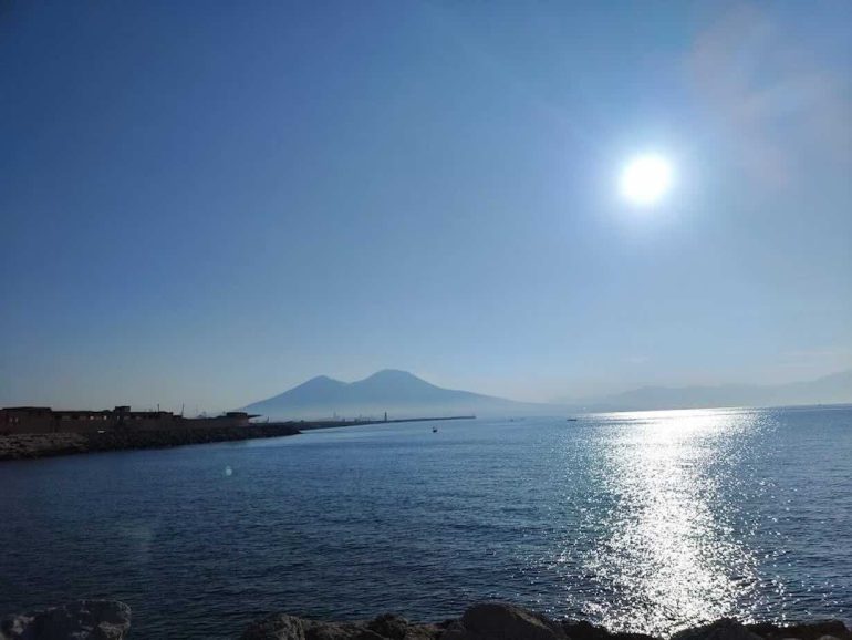 Meteo Napoli e Campania per il 5 luglio: domenica di caldo moderato e cieli sereni