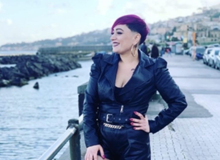 Morta dopo il parto a Parigi, la famiglia della napoletana Simona Grosso: «Da un anno aspettiamo la verità»
