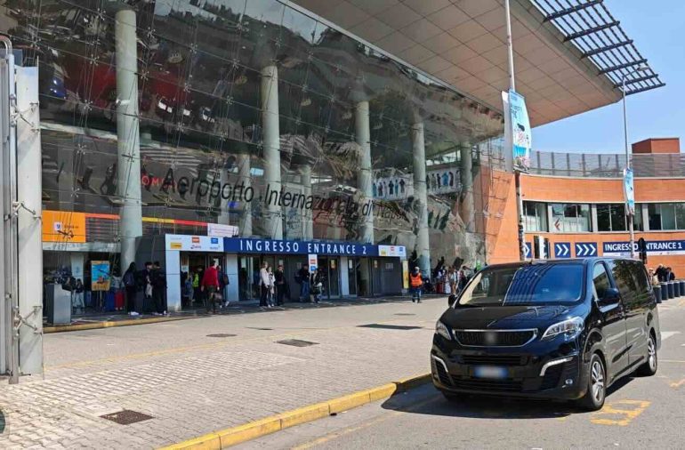Multe agli Ncc in aeroporto, l’Acncc attacca: «Il Comune esulta, ma i giudici annullano tutto»