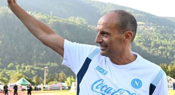Napoli, presentati Allegri e lo staff a Dimaro: applausi dei tifosi per il nuovo tecnico