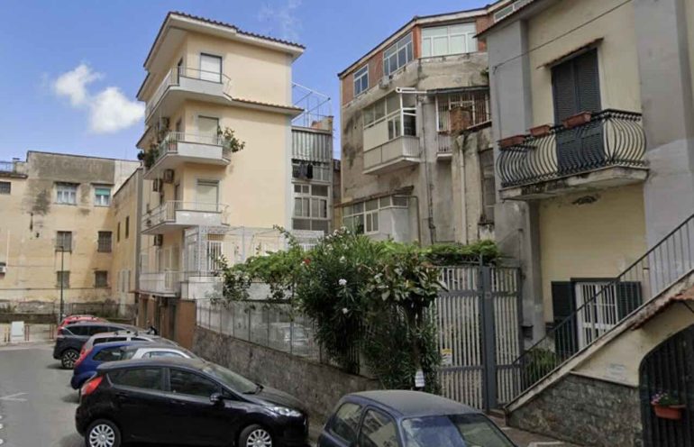 Napoli, anziano trovato carbonizzato in casa all’Arenella
