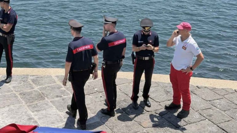 Napoli, cadavere ripescato in mare davanti al lungomare