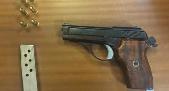 Napoli: Far West in piazzetta Sedil Capuano, passeggero lancia una pistola carica e sfugge alla cattura