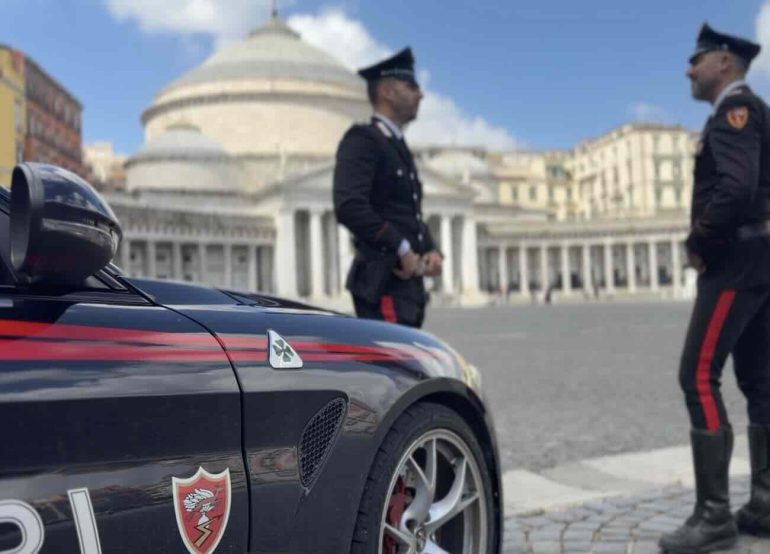 Napoli, fugge all’alt dei carabinieri: inseguito e arrestato 33enne