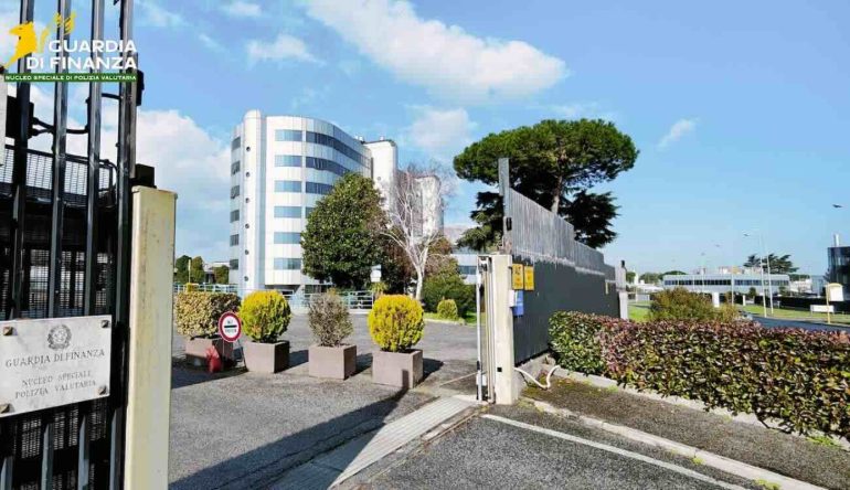 Napoli, maxi sequestro da oltre 21 milioni: smantellata rete di false fatture e «banca clandestina»