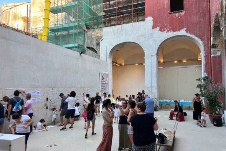 Napoli, nasce il «rifugio climatico culturale»: laboratori e letture gratis nell’antico convento