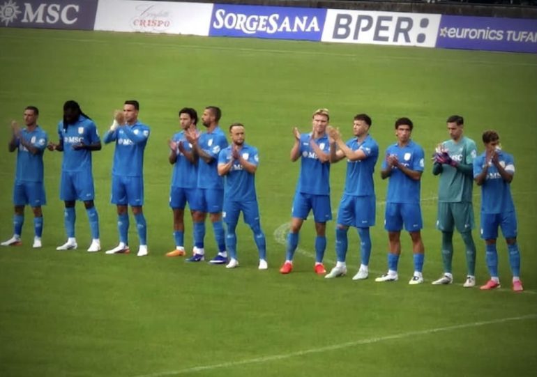 Napoli, segnali di crescita nonostante l’emergenza: Carrarese battuta 2-0. Ma tiene banco l’infortunio di Vergara