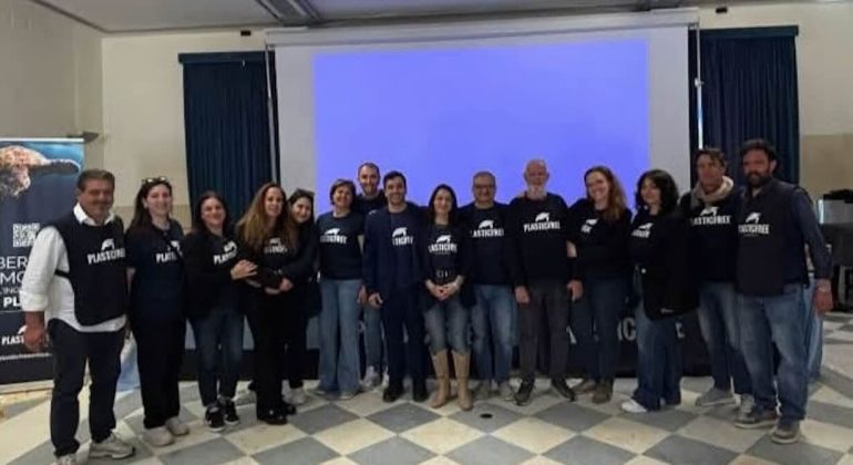 Napoli spinge sulle Case dell’Acqua per ridurre la plastica monouso: il plauso di Plastic Free Campania