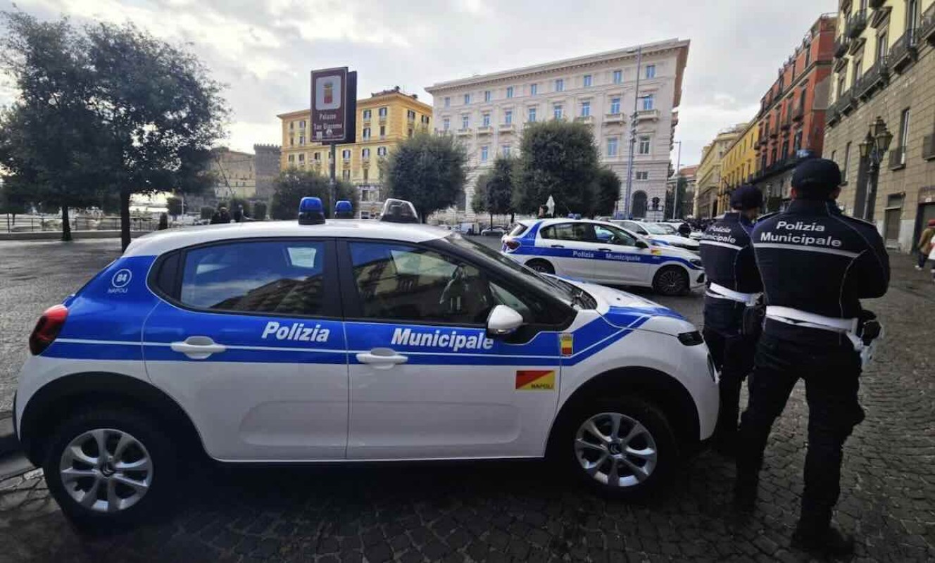 La polizia municipale di Napoli