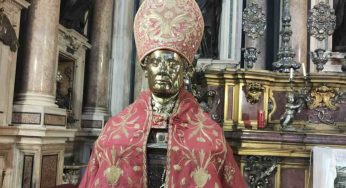 Napoli, tenta di rubare la mitra di San Gennaro nel Duomo: bloccato e arrestato