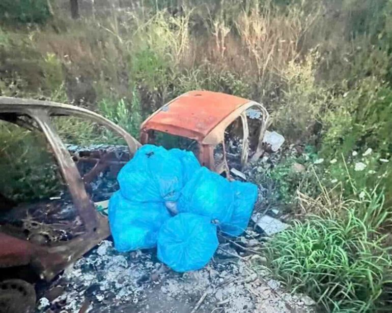 Ottaviano, Regi Lagni ridotti a discarica: auto smontate, roghi tossici e crolli